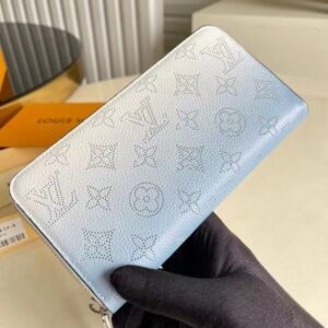 Replica Louis Vuitton Zippy Wallet Gradient Blue Mahina Leather M80494 BLV959 2