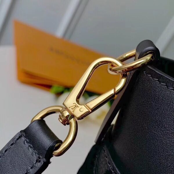 Replica LV M53826 Louis Vuitton On My Side 6