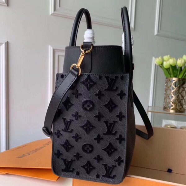 Replica LV M53826 Louis Vuitton On My Side 10