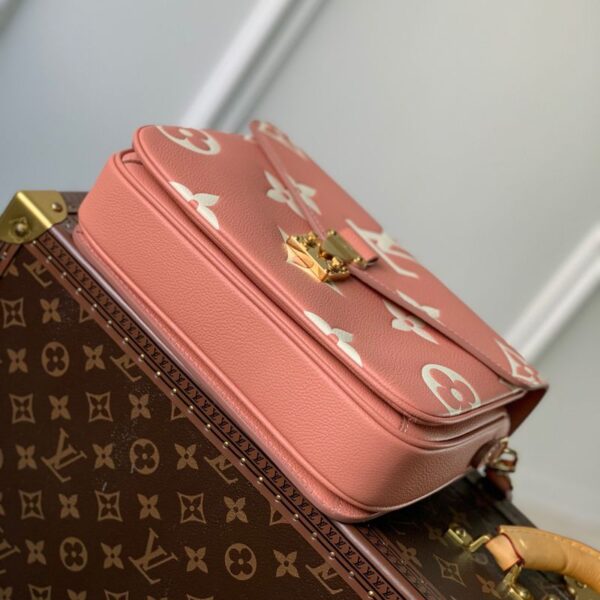 Replica Louis Vuitton Pochette Metis LV M46302 7