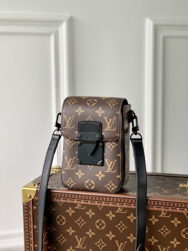 Replica Louis Vuitton S-LOCK VERTICAL WEARABLE WALLET LV M81522 4