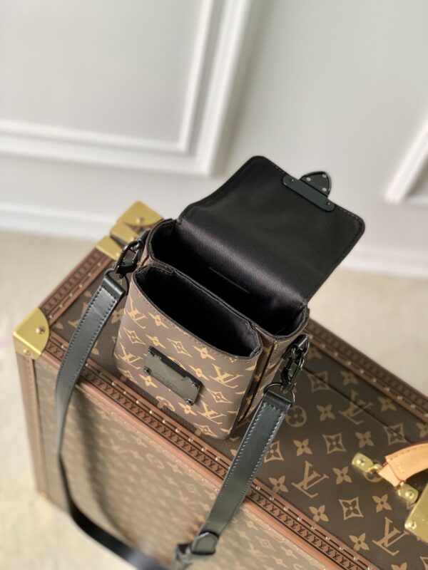 Replica Louis Vuitton S-LOCK VERTICAL WEARABLE WALLET LV M81522 8