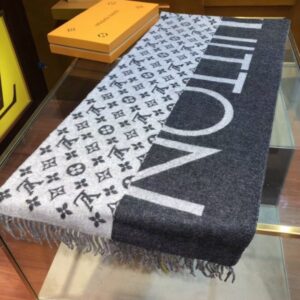 Replica Louis Vuitton Monogram Split Scarf M70924 2