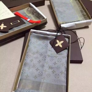 Replica Louis Vuitton Monogram Shawl M75121 2