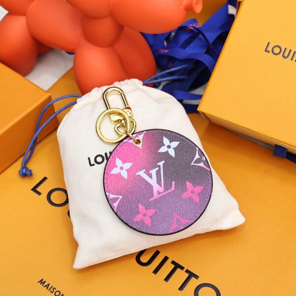 Replica Louis Vuitton Illustre Bag Charm and Key Holder LV M00665 4