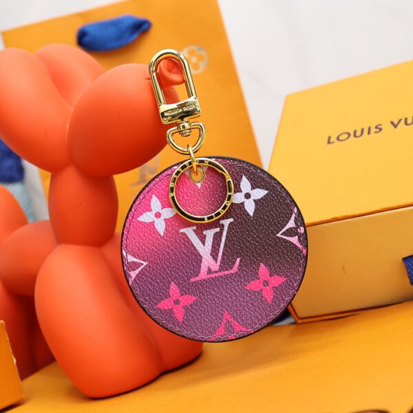 Replica Louis Vuitton Illustre Bag Charm and Key Holder LV M00665 5