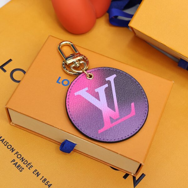 Replica Louis Vuitton Illustre Bag Charm and Key Holder LV M00665 8