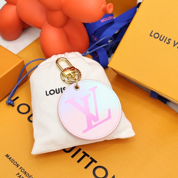 Replica Louis Vuitton Illustre Bag Charm and Key Holder LV M00666 4