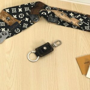 Replica Louis Vuitton M69480 LV Snap Bag Charm and Key Holder 2