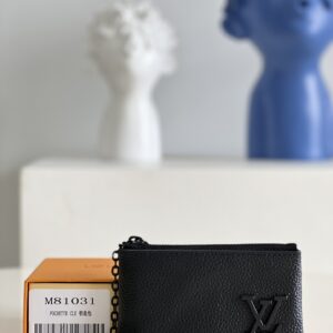 Replica Louis Vuitton Key Pouch Black Aerogram cowhide leather M81031 2