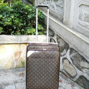 Replica Louis Vuitton Rolling Luggage LV M23241 2