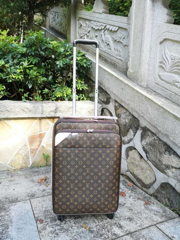 Replica Louis Vuitton Rolling Luggage LV M23241 4