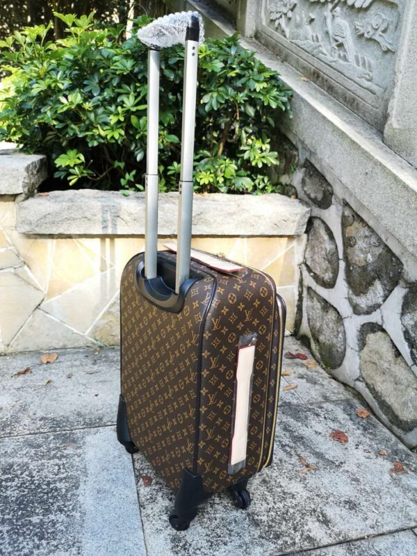 Replica Louis Vuitton Rolling Luggage LV M23241 8