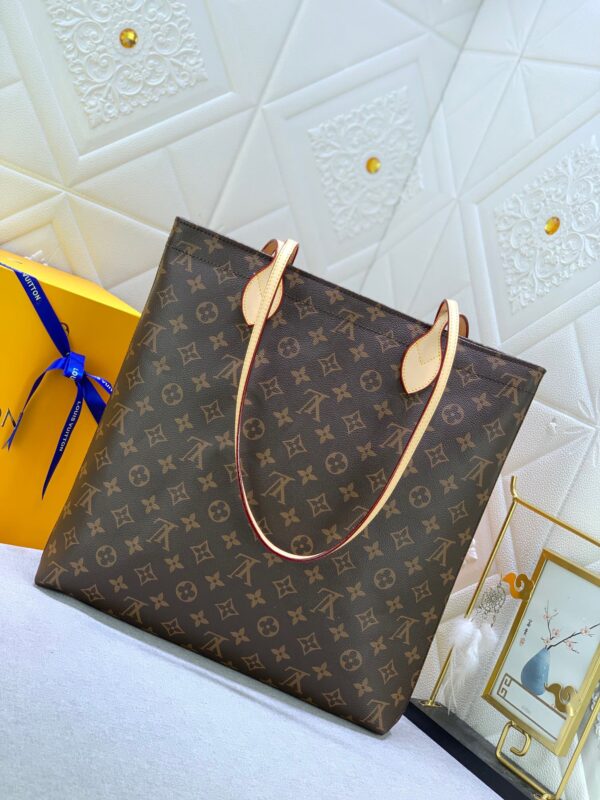 Replica Louis Vuitton LV CARRY IT M45199 7