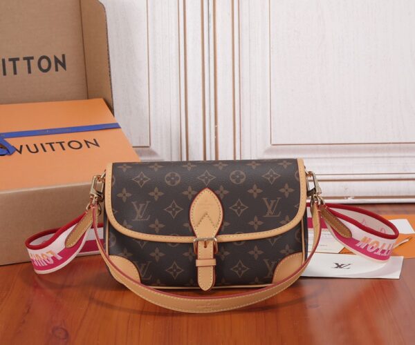 Replica Louis Vuitton LV DIANE Bag M46049 4