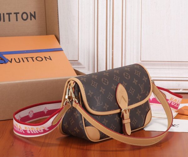 Replica Louis Vuitton LV DIANE Bag M46049 5