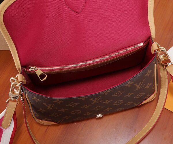 Replica Louis Vuitton LV DIANE Bag M46049 11