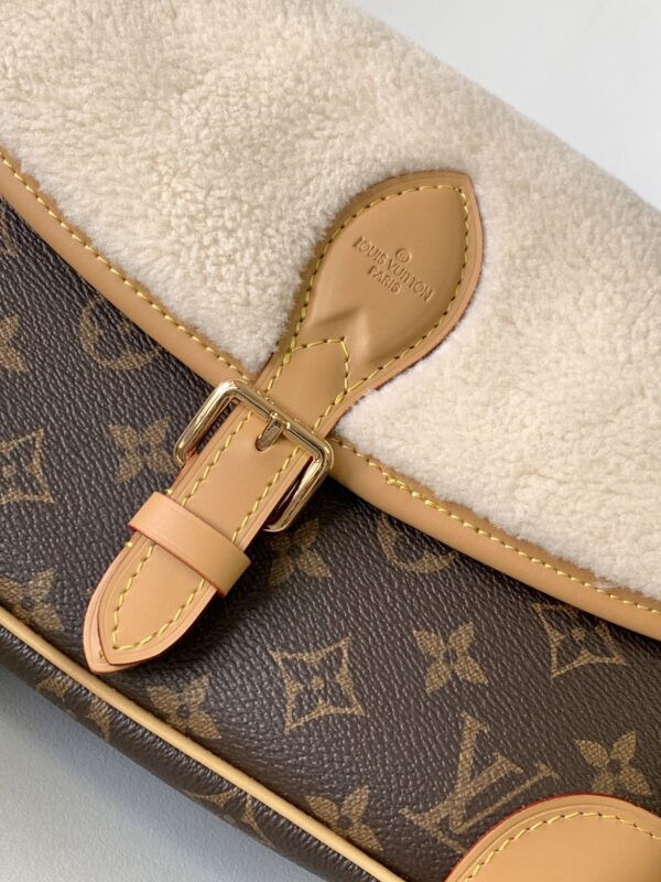 Replica Louis Vuitton LV DIANE Bag M46317 8