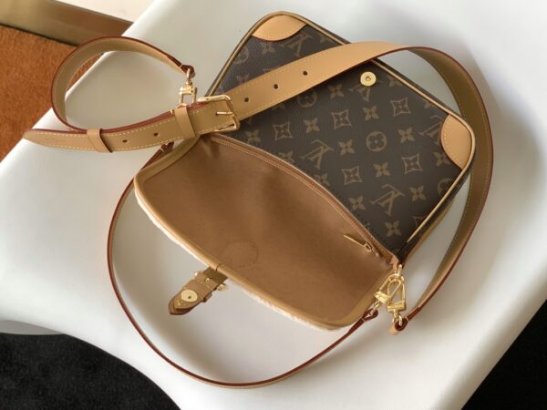 Replica Louis Vuitton LV DIANE Bag M46317 10