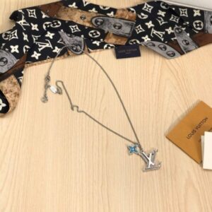 Replica Louis Vuitton M80208 LV Initials Necklace