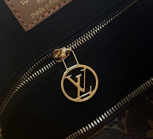 Replica Louis Vuitton LV LOOP HOBO M46311 12