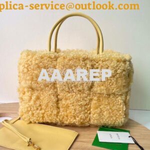 Replica Bottega Veneta BV Arco Tote Small Intreccio Shearling Tote Bag