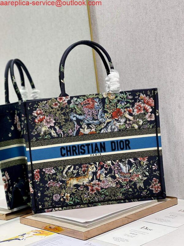 Replica Dior M1286 Large Book Tote D-Constellation embroidery in shades of blue 3