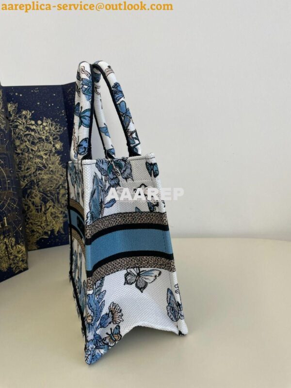 Replica Dior Book Tote bag in White and Pastel Midnight Blue Toile de 17