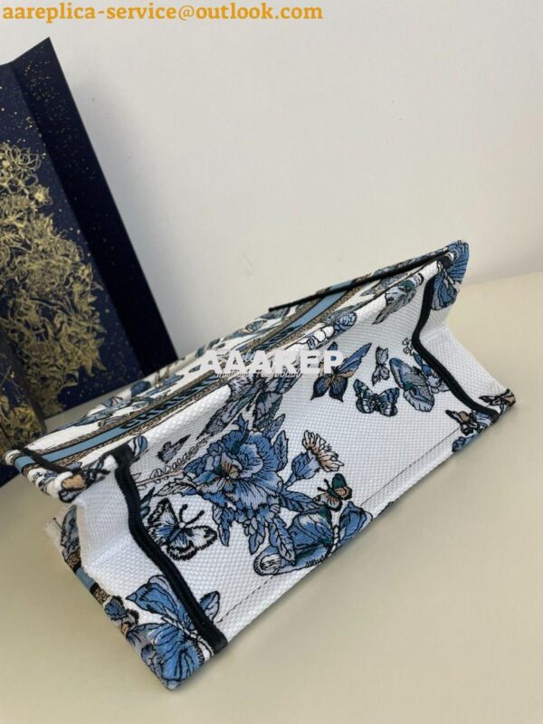 Replica Dior Book Tote bag in White and Pastel Midnight Blue Toile de 21