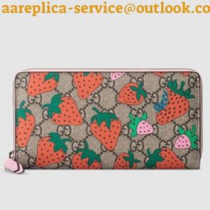 Replica Gucci GG Supreme Zip Around Wallet With Strawberry Print