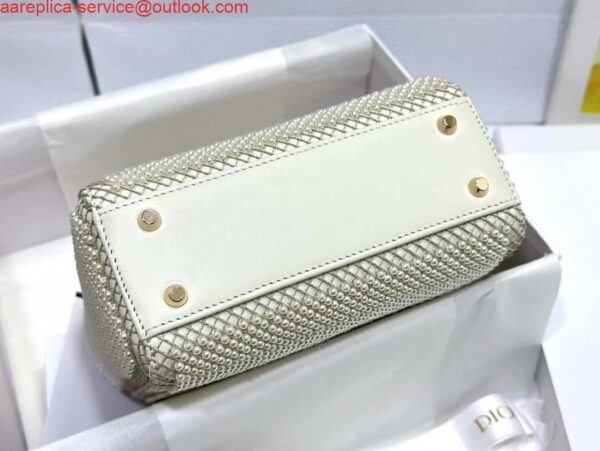 Replica Dior M0505 Mini Dior Lady Bag White Embroidered white resin beads 3