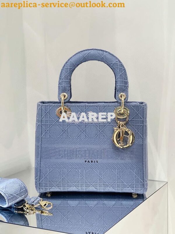 Replica Dior Medium Cloud Blue Lady D-Lite Bag Embroidered Cannage Bag 4