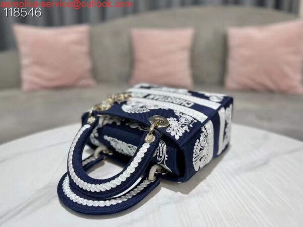 Replica Dior M0565 Medium Lady D-Life Bag Blue and White Cornely-Effect Embroidery 4