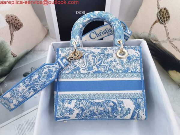 Replica Dior M0565 Medium Lady D-Life Bag Cornflower Blue Toile de Jouy Embroidery 5