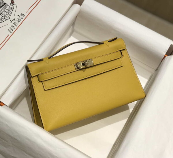 Replica Hermes Kelly Pouchette Swift Leather clutch bag Gold H230269 3