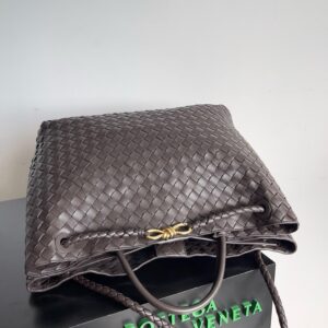 Replica Bottega Veneta Large Andiamo bag In Fondant Intrecciato Lambskin 2