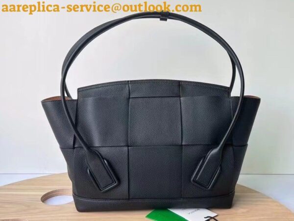 Replica Bottega Veneta Arco Medium Bag In Black Grained Leather 2