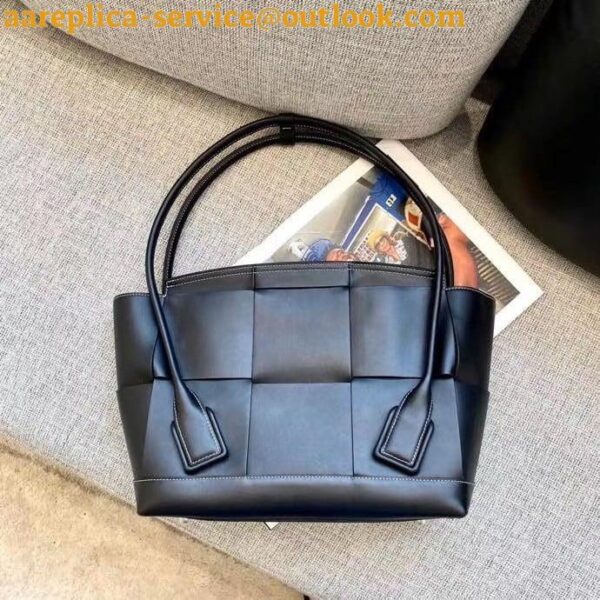 Replica Bottega Veneta Arco Medium Bag In Black Intrecciato Calfskin 7