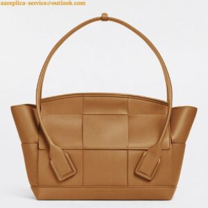 Replica Bottega Veneta Arco Medium Bag In Caramel Grained Leather