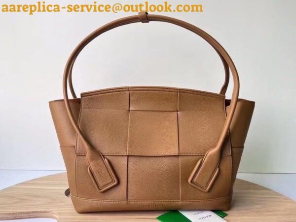 Replica Bottega Veneta Arco Medium Bag In Caramel Grained Leather 7