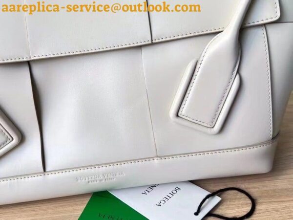 Replica Bottega Veneta Arco Medium Bag In White Intrecciato Calfskin 4