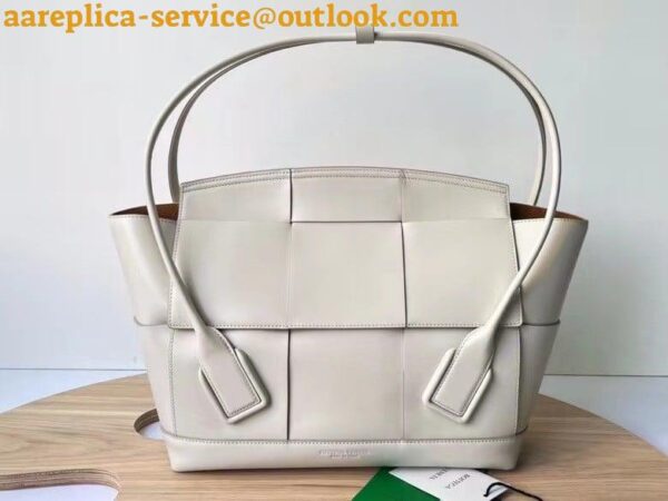 Replica Bottega Veneta Arco Medium Bag In White Intrecciato Calfskin 8