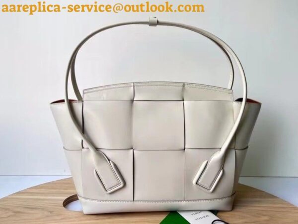 Replica Bottega Veneta Arco Medium Bag In White Intrecciato Calfskin 11