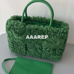 Replica Bottega Veneta BV 652867 Arco Tote Intreccio shearling Dark Green 2