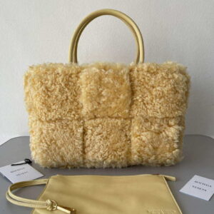 Replica Bottega Veneta BV 652867 Arco Tote Intreccio shearling Light Yellow