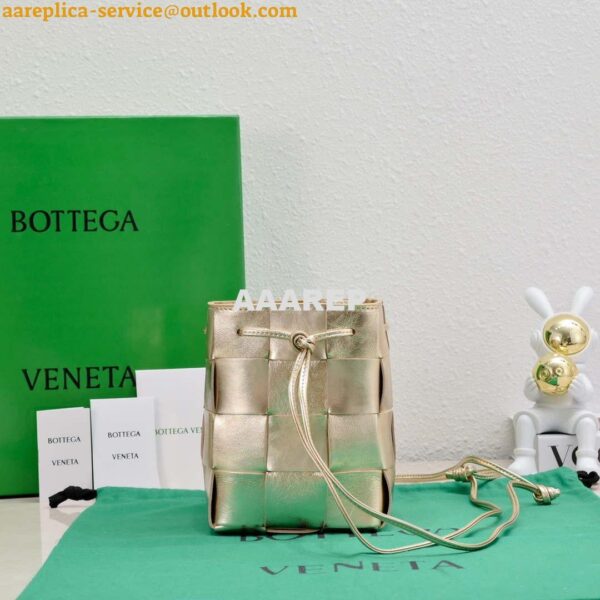 Replica Bottega Veneta BV 680218 Small Cassette Cross-Body Bucket Gold 5