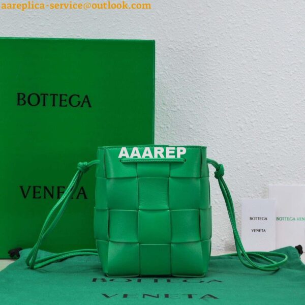 Replica Bottega Veneta BV 680218 Small Cassette Cross-Body Bucket Green 4