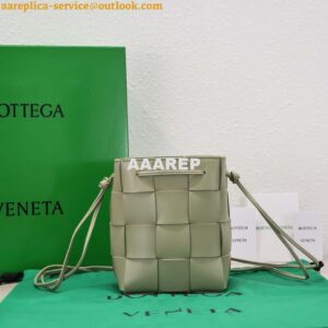 Replica Bottega Veneta BV 680218 Small Cassette Cross-Body Bucket Matcha green