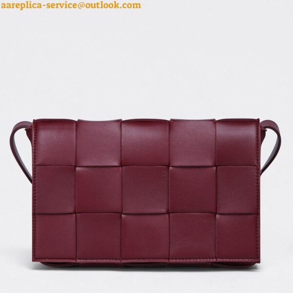 Replica Bottega Veneta Cassette Bag In Bordeaux Intreccio Lambskin 12