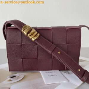 Replica Bottega Veneta Cassette Bag In Burgundy Grained Intreccio Calfskin